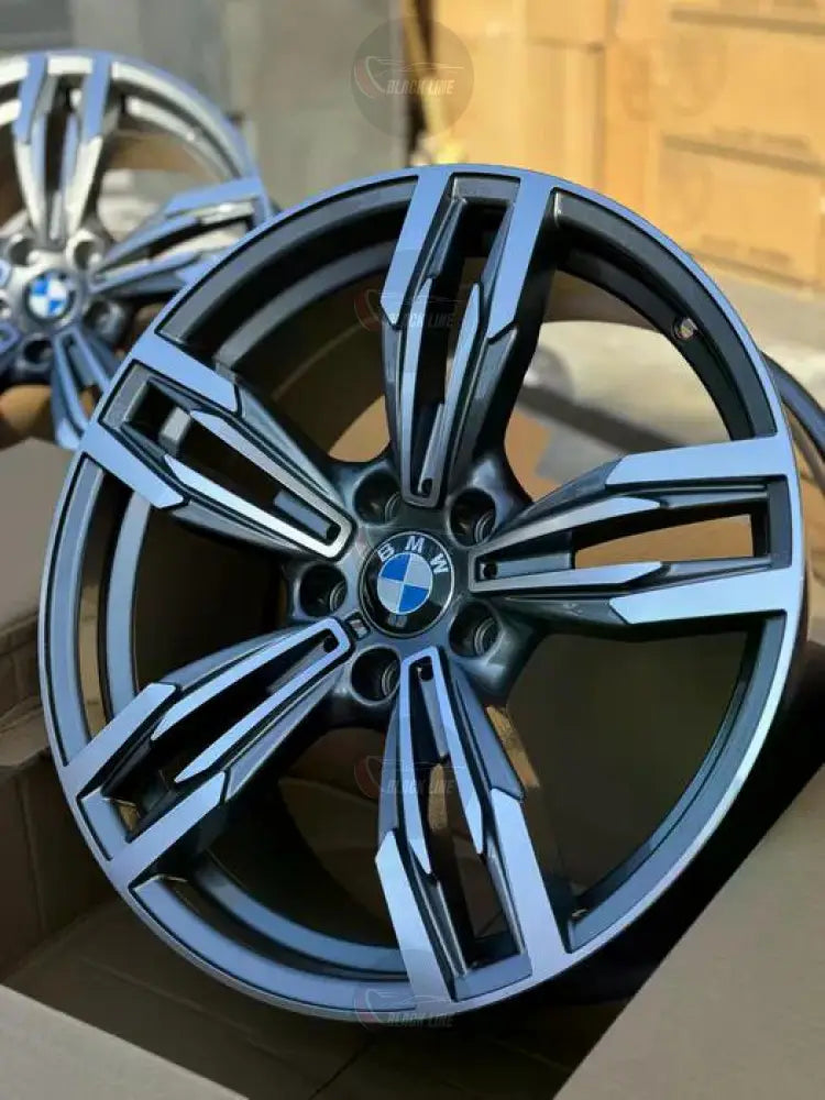 Llantas Deportivas Estilo BMW de Cinco Radios Dobles – Negro y Plata