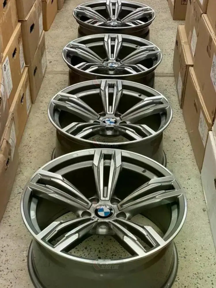 Llantas Deportivas Estilo BMW de Cinco Radios Dobles – Negro y Plata