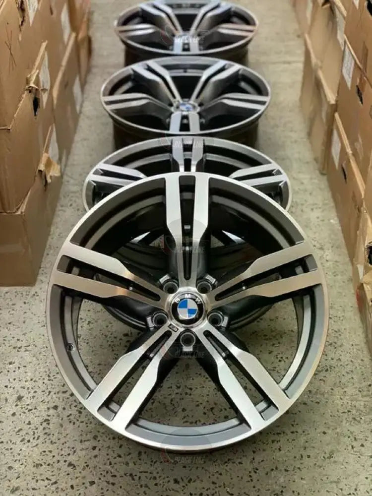 Llantas Deportivas Estilo BMW de Cinco Radios Dobles – Negro y Plata