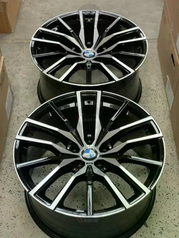 Llantas Deportivas Estilo BMW de Cinco Radios Dobles – Negro y Plata