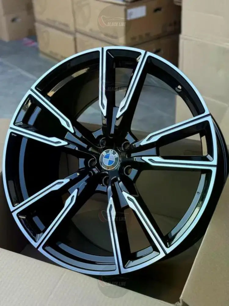 Llantas Deportivas Estilo BMW de Cinco Radios Dobles – Negro y Plata
