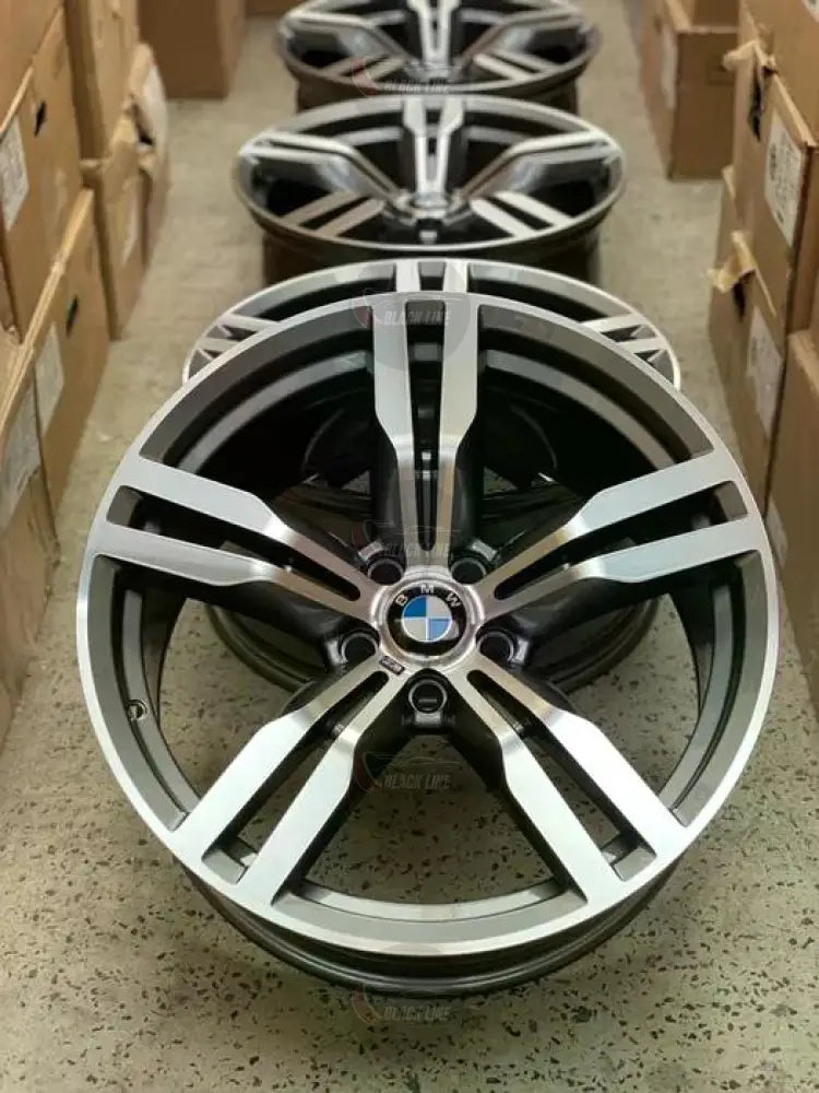 Llantas Deportivas Estilo BMW de Cinco Radios Dobles – Negro y Plata