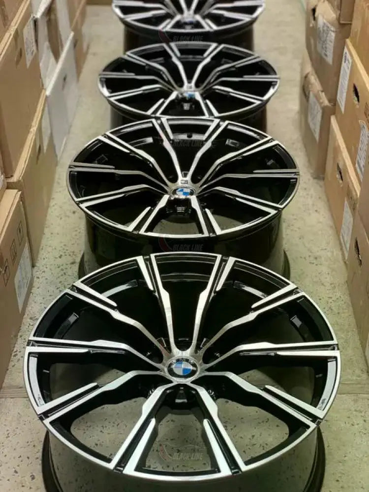 Llantas Deportivas Estilo BMW de Cinco Radios Dobles – Negro y Plata
