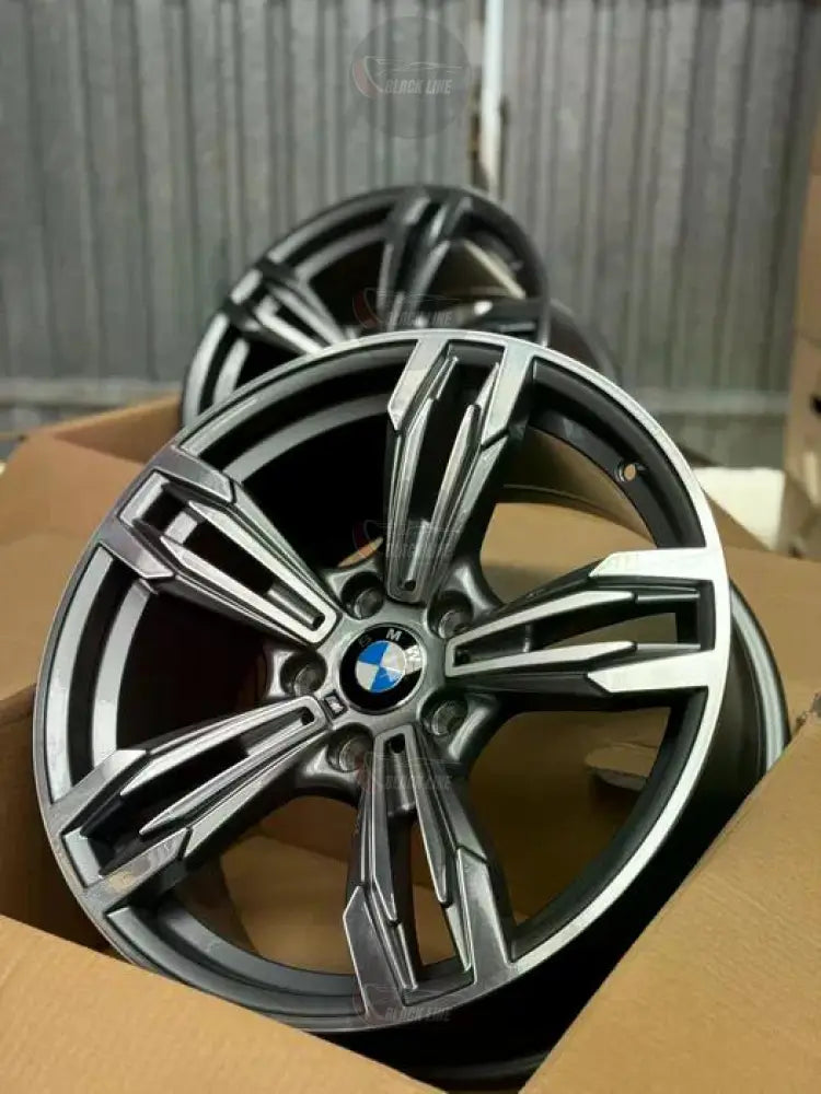Llantas Deportivas Estilo BMW de Cinco Radios Dobles – Negro y Plata