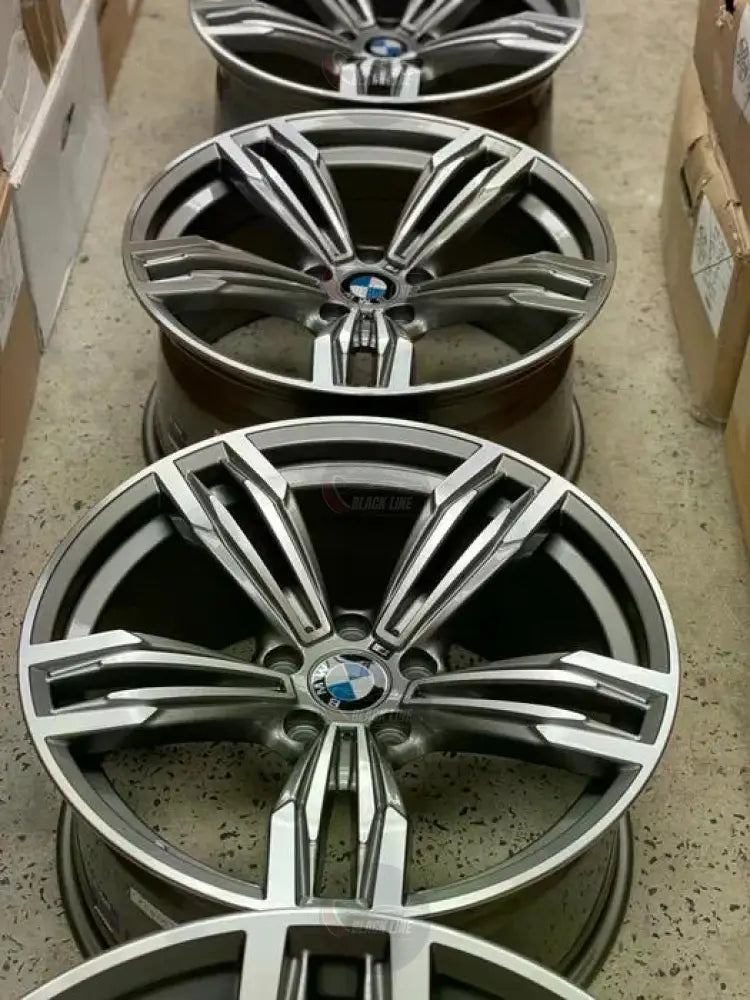 Llantas Deportivas Estilo BMW de Cinco Radios Dobles – Negro y Plata