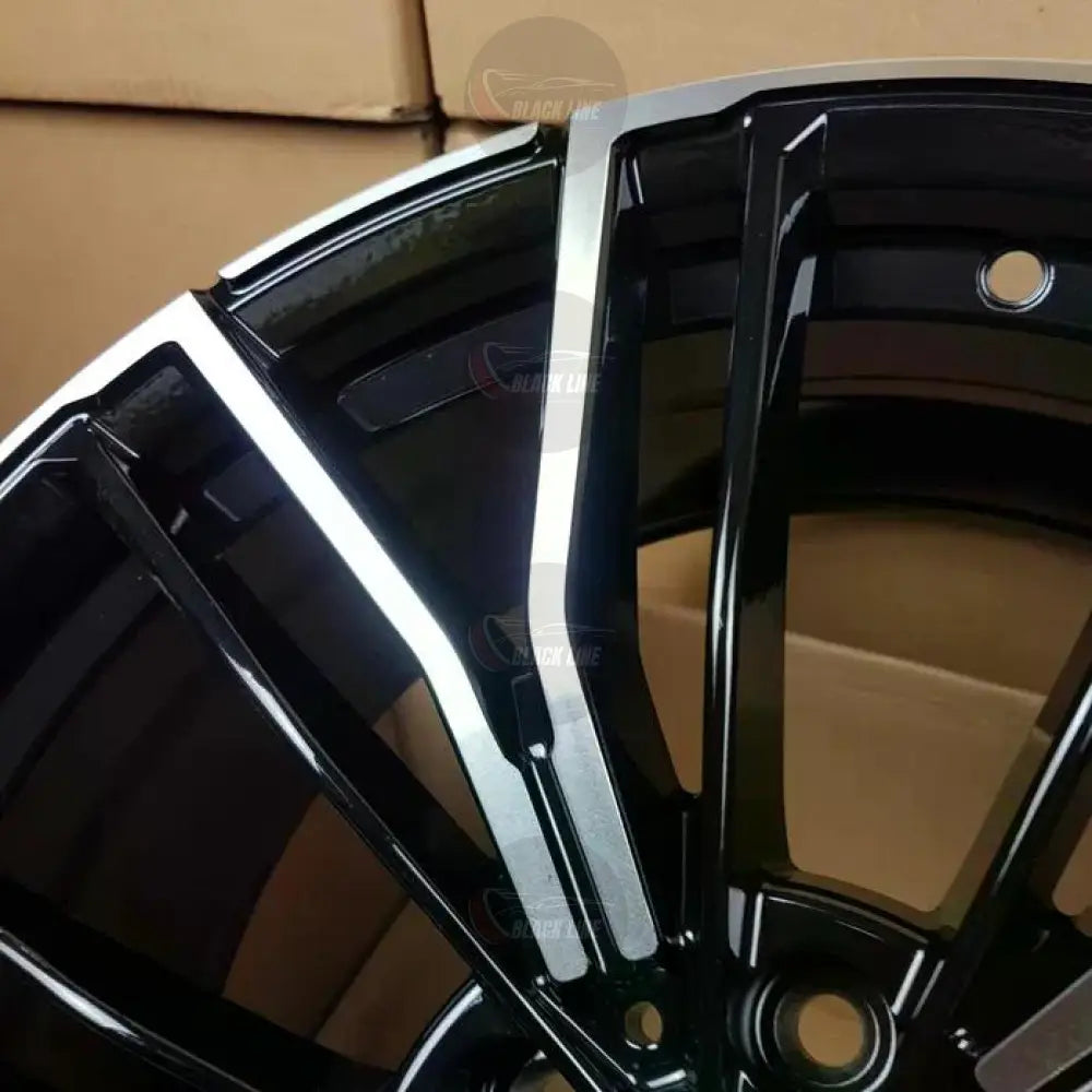 Llantas Deportivas Estilo BMW de Cinco Radios Dobles – Negro y Plata