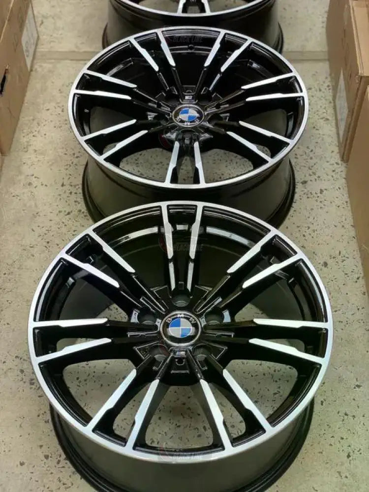 Llantas Deportivas Estilo BMW de Cinco Radios Dobles – Negro y Plata