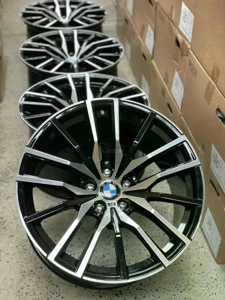 Llantas Deportivas Estilo BMW de Cinco Radios Dobles – Negro y Plata