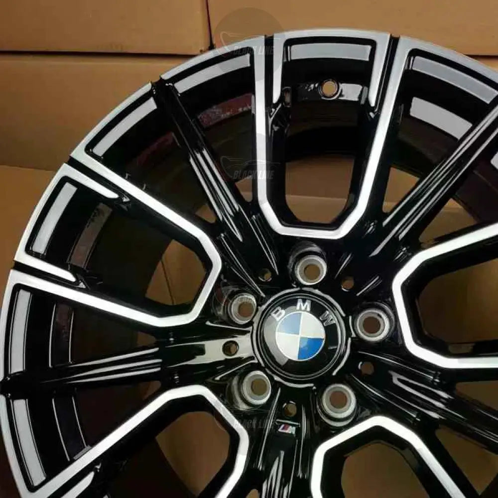 Llantas Deportivas Estilo BMW en Negro y Plata – Diseño Multirradio Geométrico