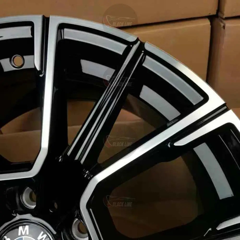 Llantas Deportivas Estilo BMW en Negro y Plata – Diseño Multirradio Geométrico