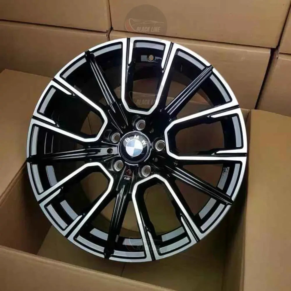 Llantas Deportivas Estilo BMW en Negro y Plata – Diseño Multirradio Geométrico