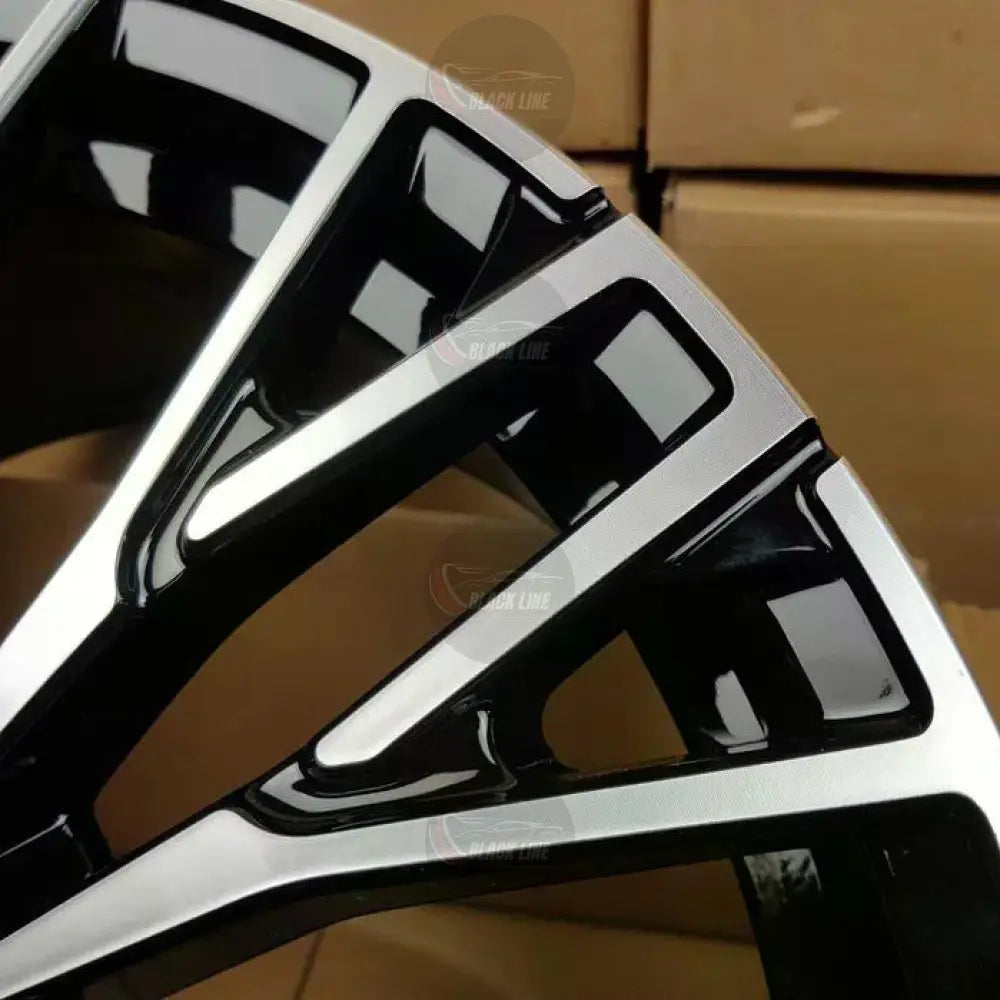 Llantas Deportivas Estilo BMW Multirradio Angular – Negro y Plata