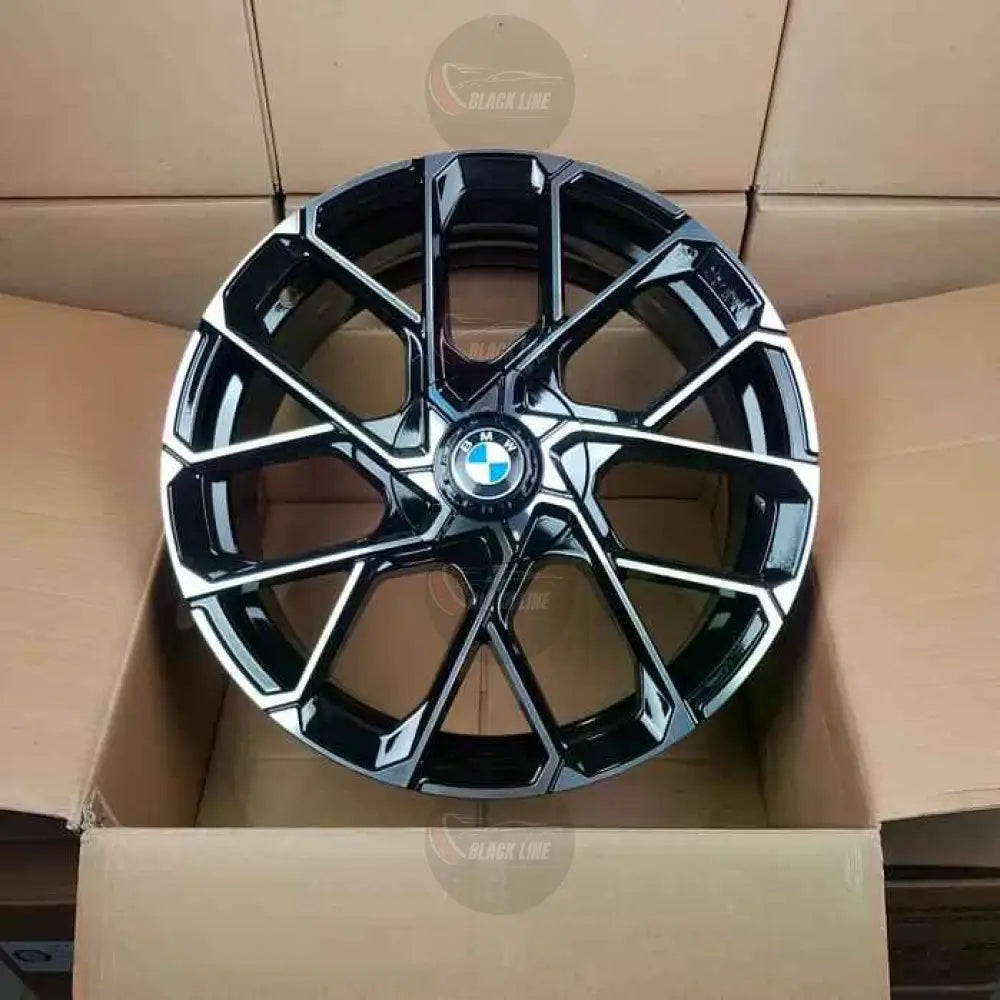 Llantas Deportivas Estilo BMW Multirradio – Diseño Angular en Negro Brillo y Plata