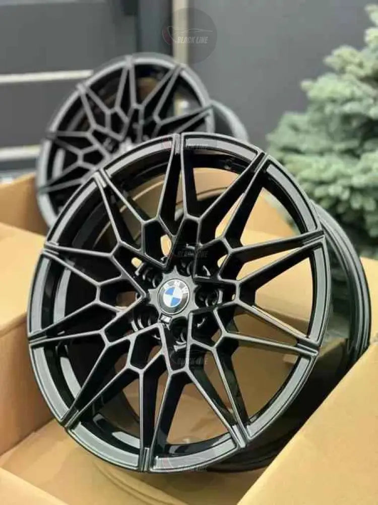 Llantas Deportivas Estilo BMW Multirradio en Negro Brillo – Diseño Cóncavo