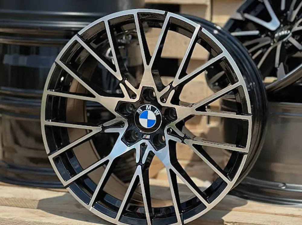 Llantas Deportivas Estilo BMW Multirradio Geométrico – Gris Grafito