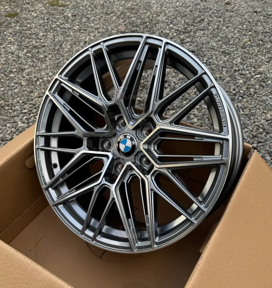 Llantas Deportivas Estilo BMW Multirradio Geométrico – Gris Grafito