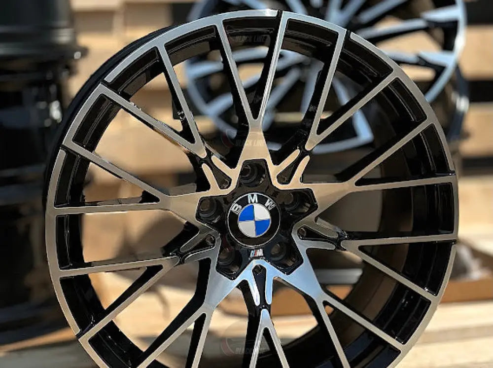 Llantas Deportivas Estilo BMW Multirradio Geométrico – Gris Grafito