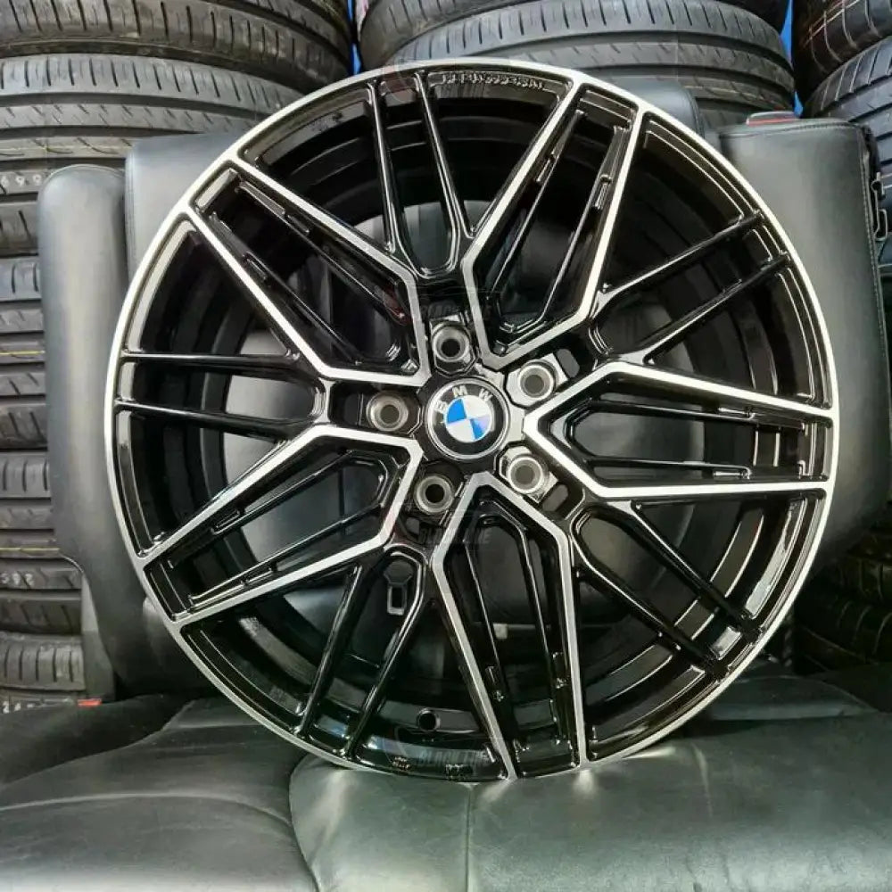 Llantas Deportivas Estilo BMW Multirradio Geométrico – Gris Grafito