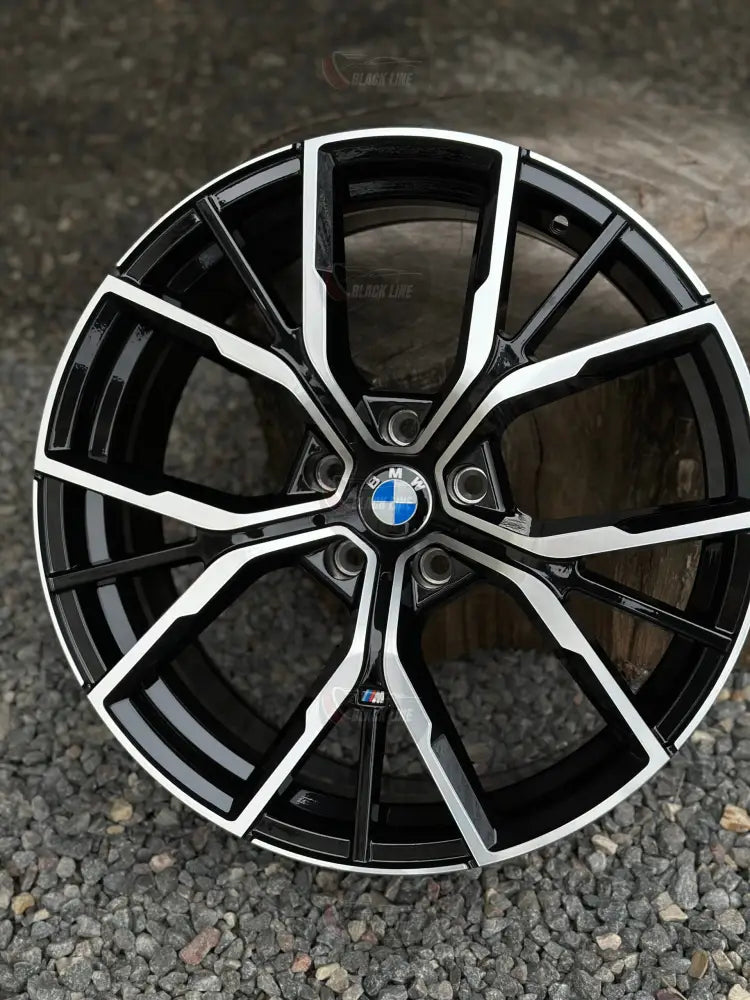 Llantas Deportivas Estilo BMW Multirradio Geométrico – Negro y Plata