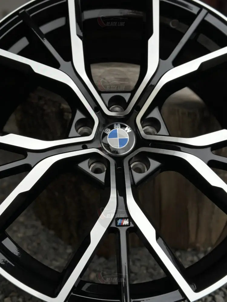Llantas Deportivas Estilo BMW Multirradio Geométrico – Negro y Plata