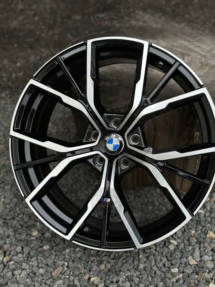 Llantas Deportivas Estilo BMW Multirradio Geométrico – Negro y Plata