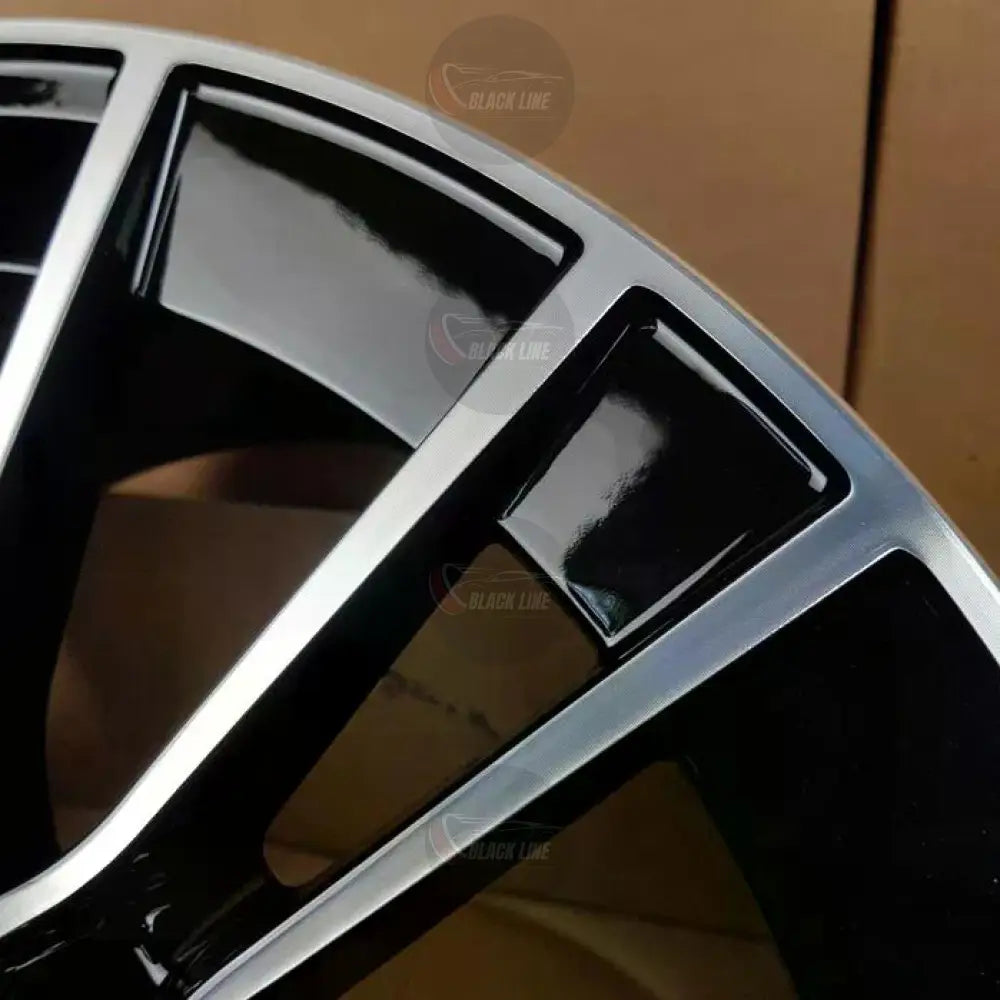 Llantas Deportivas Estilo Mercedes de Cinco Radios Dobles – Negro y Plata