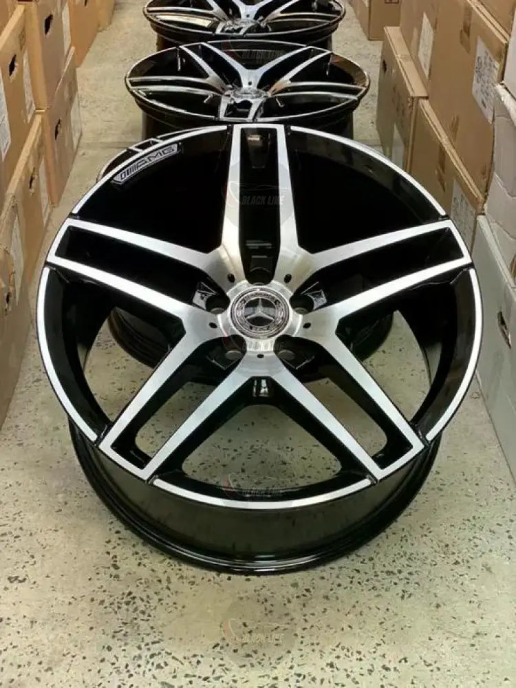 Llantas Deportivas Estilo Mercedes de Cinco Radios Dobles – Negro y Plata