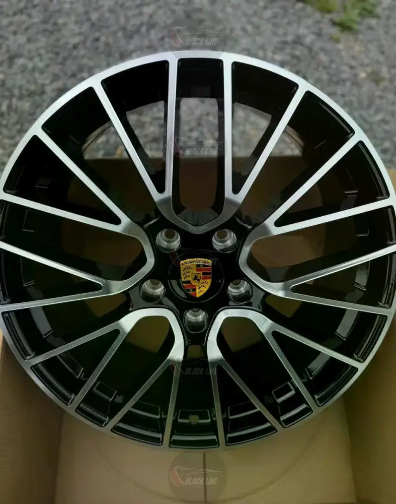 Llantas Deportivas Estilo Porsche de Diez Radios Finos – Negro y Plata