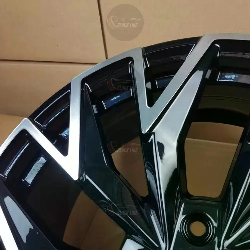Llantas Deportivas Estilo Volkswagen con Diseño Turbina Angular – Negro y Plata