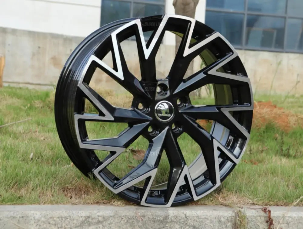 Llantas Deportivas Estilo Volkswagen con Diseño Turbina Angular – Negro y Plata