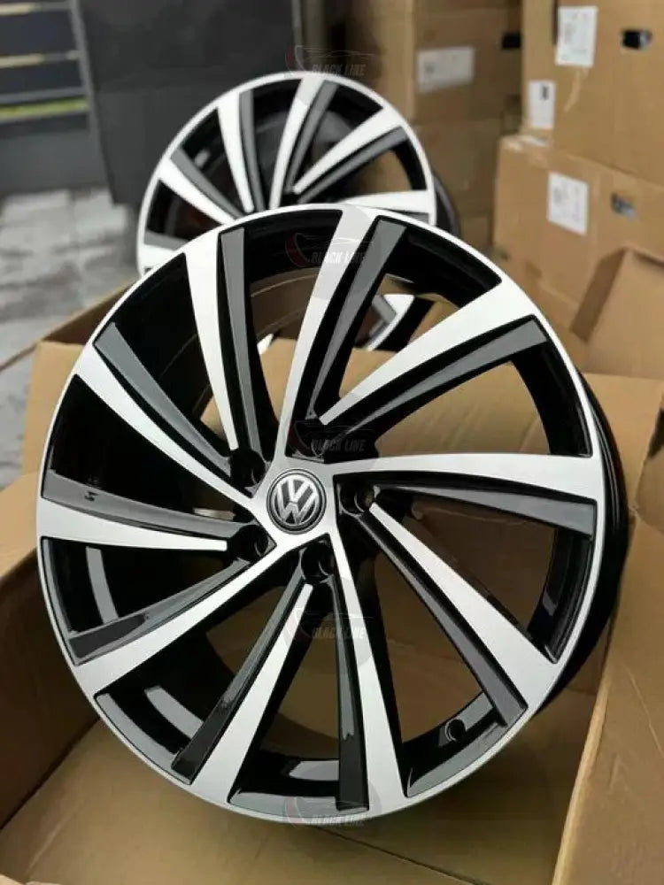 Llantas Deportivas Estilo Volkswagen con Diseño Turbina Multirradio – Negro y Plata