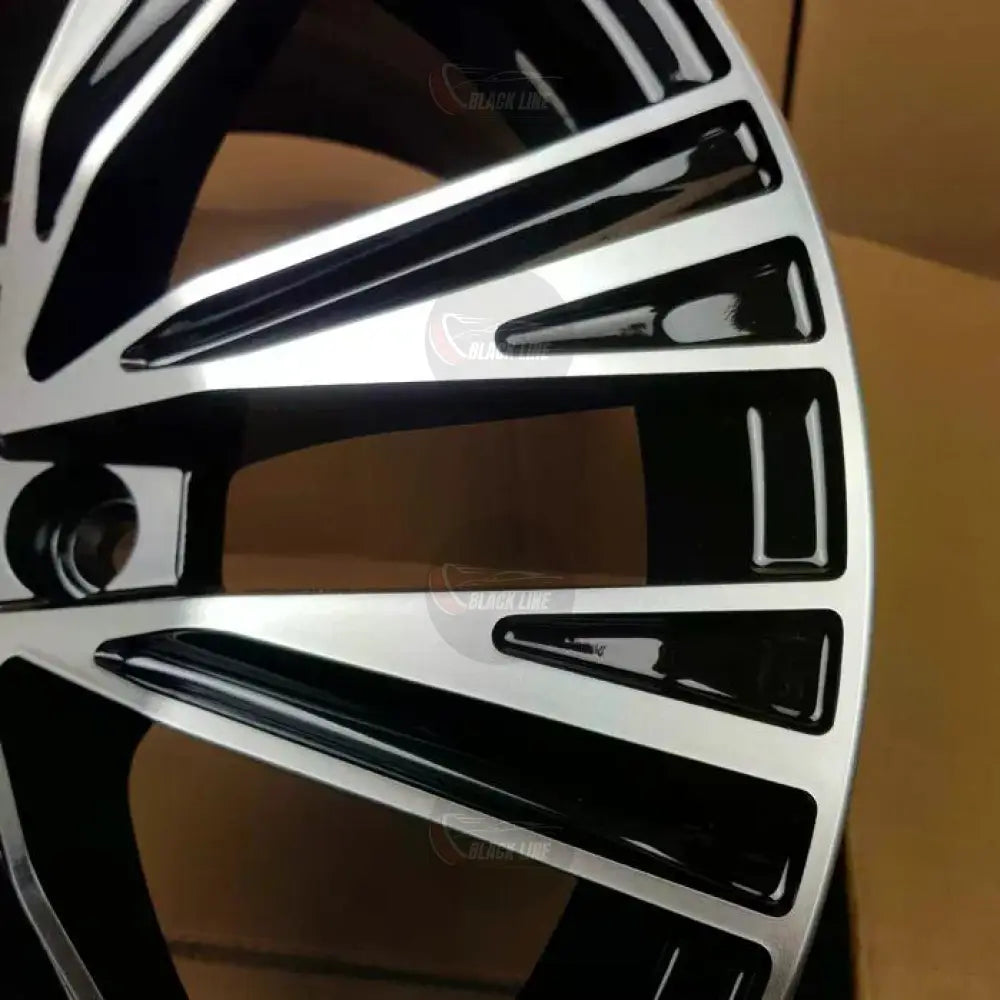 Llantas Deportivas Estilo Volkswagen con Radios Angulares – Negro y Plata