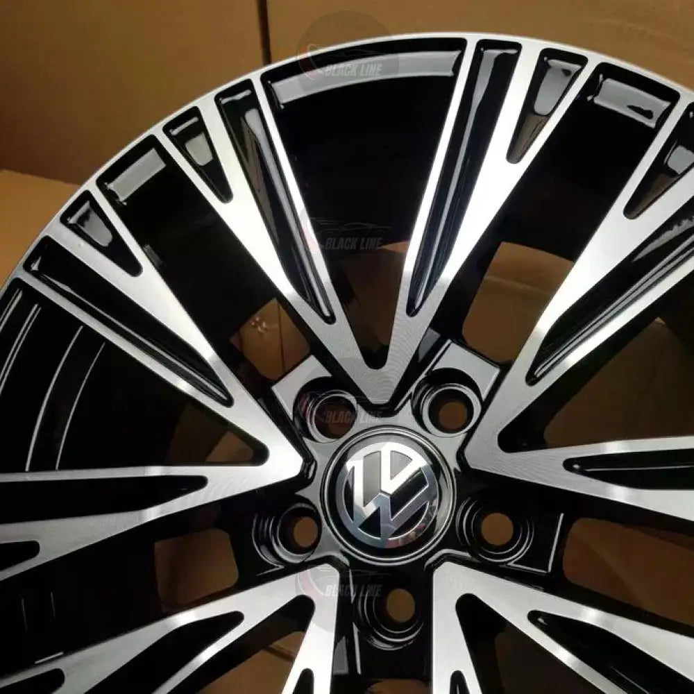 Llantas Deportivas Estilo Volkswagen con Radios Angulares – Negro y Plata