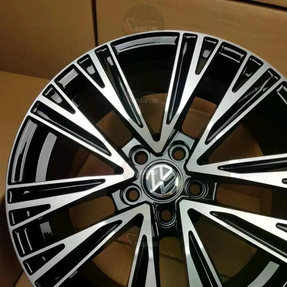 Llantas Deportivas Estilo Volkswagen con Radios Angulares – Negro y Plata
