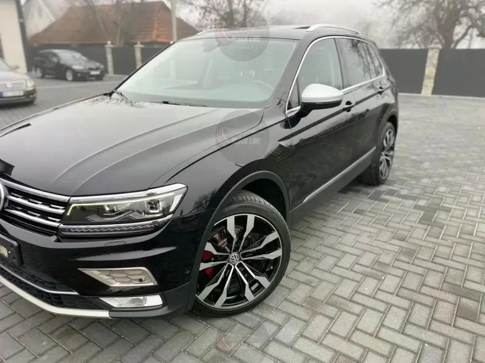 Llantas Deportivas Estilo Volkswagen de Cinco Radios Dobles – Negro Brillo y Plata