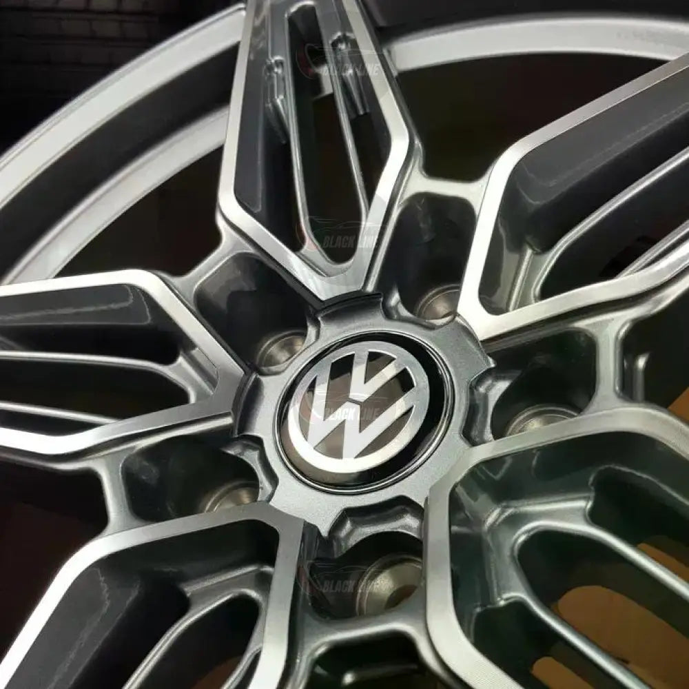 Llantas Deportivas Estilo Volkswagen de Cinco Radios Dobles – Negro y Plata