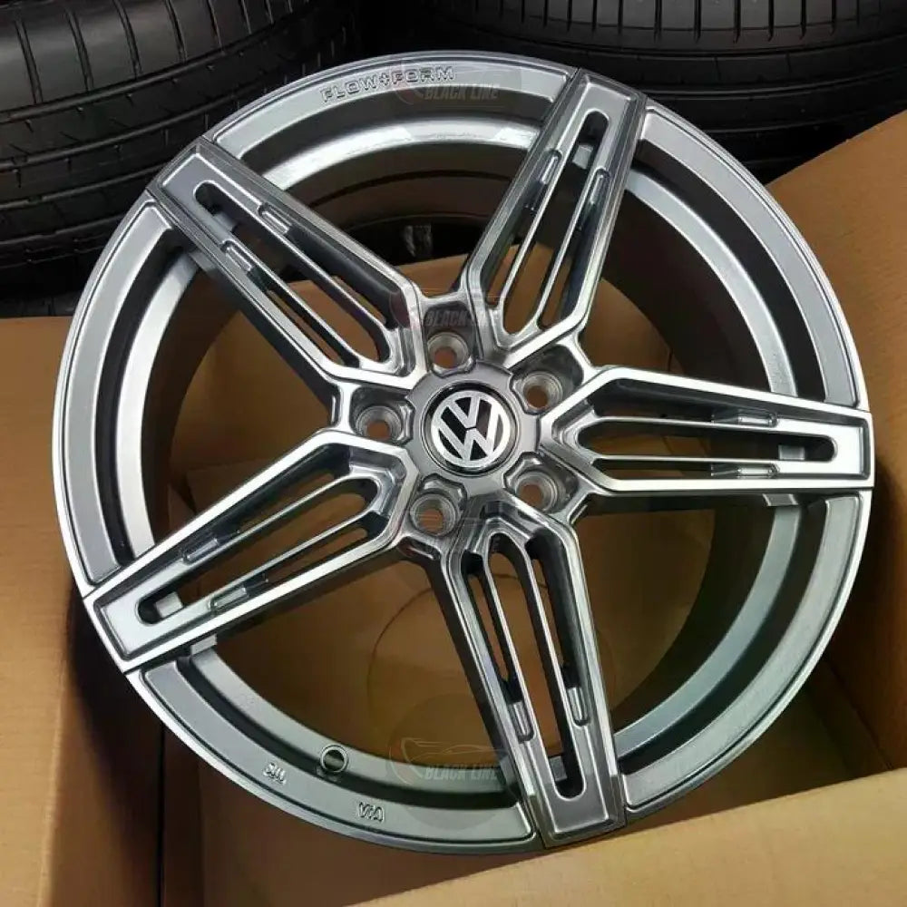 Llantas Deportivas Estilo Volkswagen de Cinco Radios Dobles – Negro y Plata