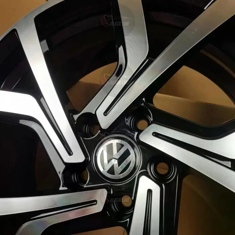 Llantas Deportivas Estilo Volkswagen de Cinco Radios Dobles – Negro y Plata