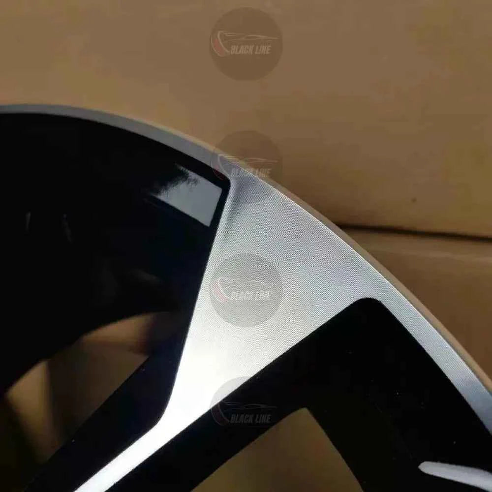 Llantas Deportivas Estilo Volkswagen de Cinco Radios Turbina – Negro y Plata