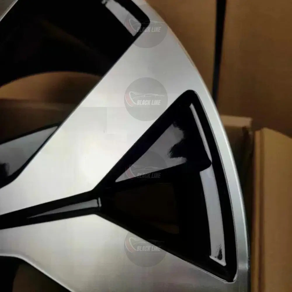Llantas Deportivas Estilo Volkswagen de Cinco Radios Turbina – Negro y Plata