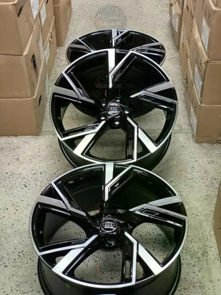 Llantas Deportivas Estilo Volkswagen de Cinco Radios Turbina – Negro y Plata