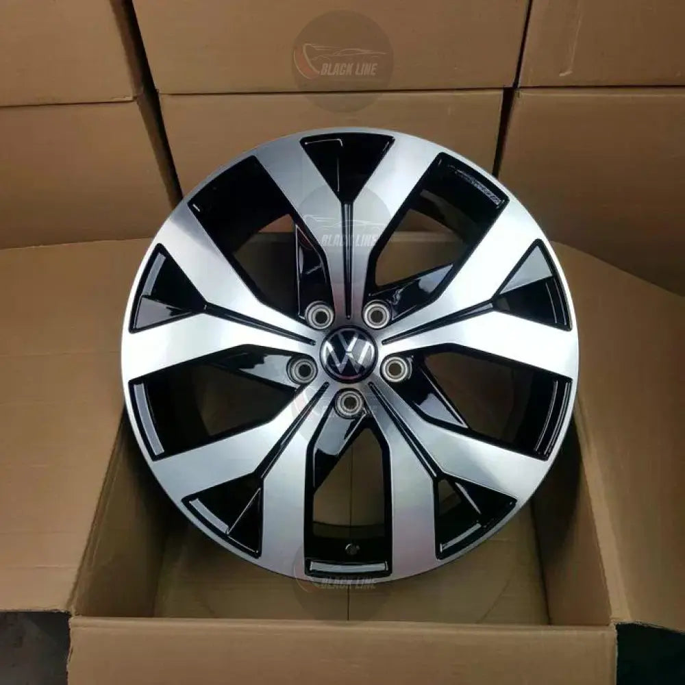 Llantas Deportivas Estilo Volkswagen de Cinco Radios Turbina – Negro y Plata