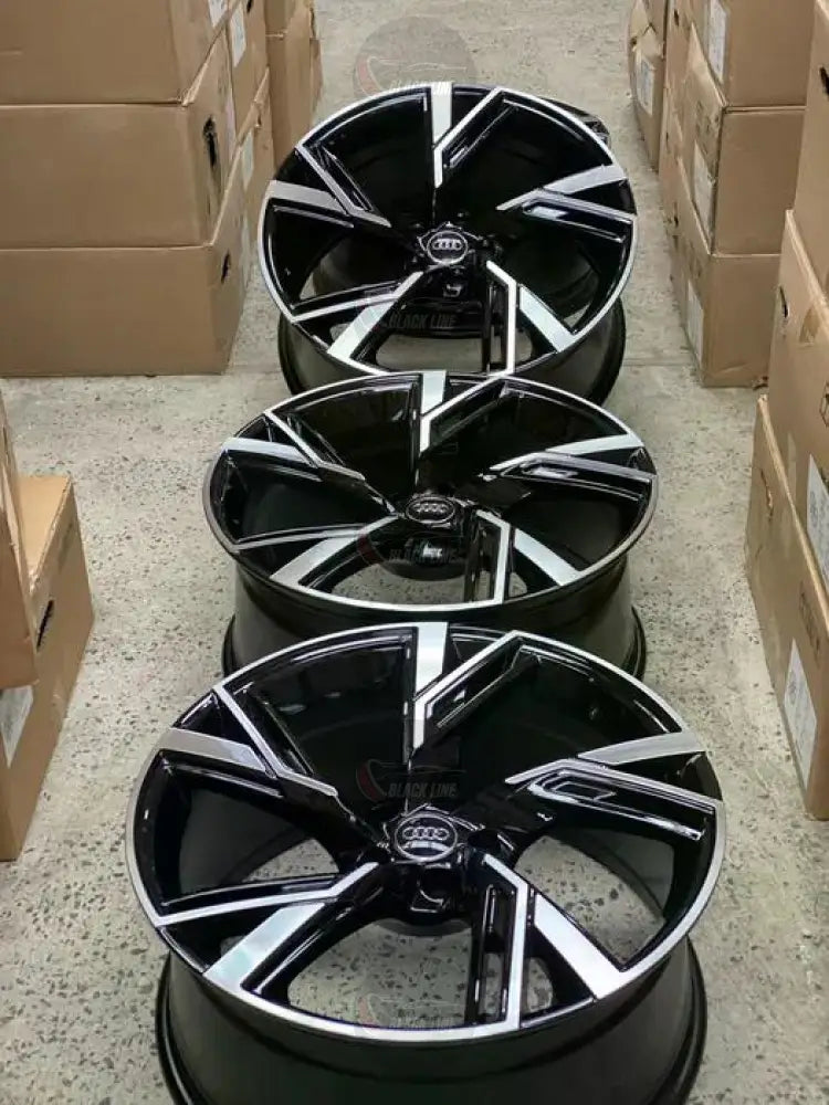 Llantas Deportivas Estilo Volkswagen de Cinco Radios Turbina – Negro y Plata