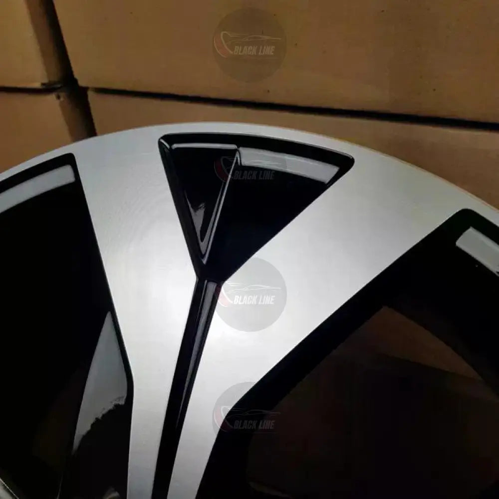 Llantas Deportivas Estilo Volkswagen de Cinco Radios Turbina – Negro y Plata