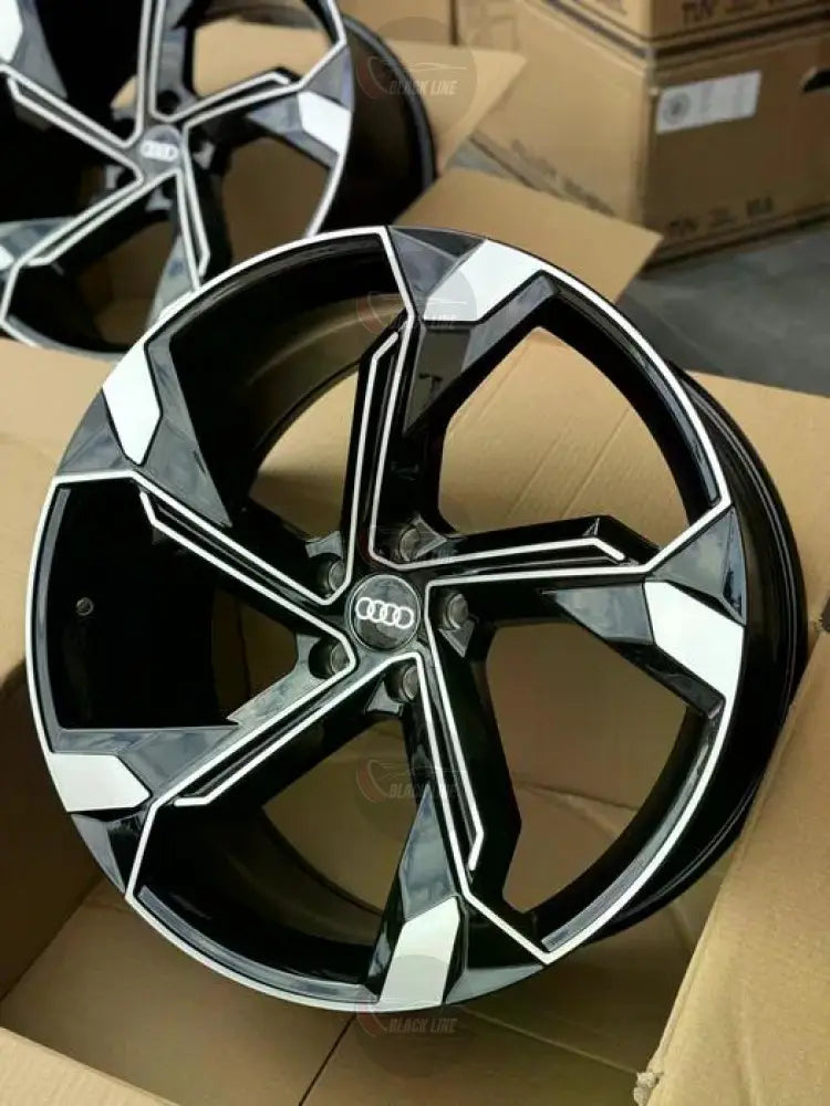 Llantas Deportivas Estilo Volkswagen de Cinco Radios Turbina – Negro y Plata