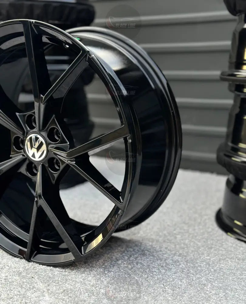 Llantas Deportivas Estilo Volkswagen de Diez Radios – Negro