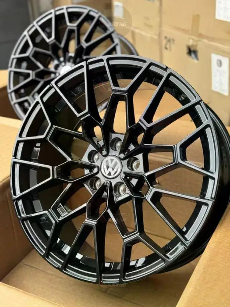 Llantas Deportivas Estilo Volkswagen Multirradio Geométrico – Negro
