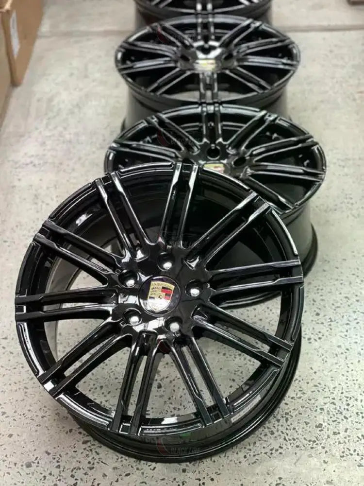 Llantas Deportivas Estilo Volkswagen Multirradio Ramificado – Negro