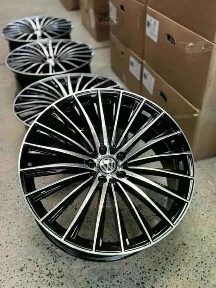 Llantas Estilo Volkswagen Multirradio en Negro y Plata – Diseño Radial Elegante