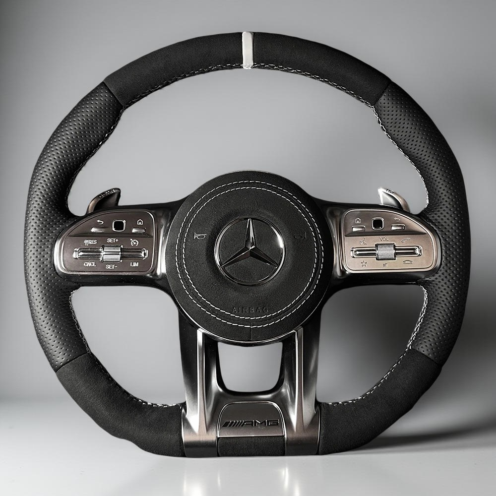 Volante Mercedes-AMG – Alcántara y Cuero Negro Perforado
